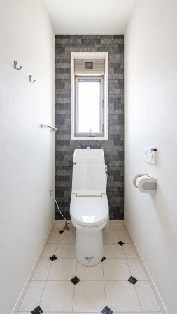 山形市南館西、中古一戸建てのトイレ画像です