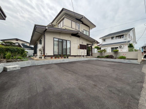 山形市南館３丁目、中古一戸建ての駐車場画像です