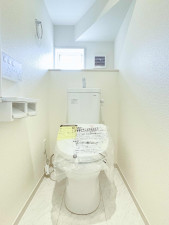 山形市花楯１丁目、新築一戸建てのトイレ画像です