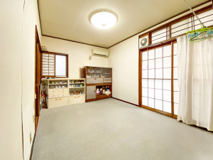 山形市南館３丁目、中古一戸建ての居間画像です