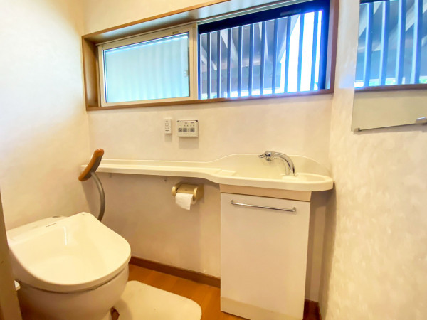 山形市飯田４丁目、中古一戸建てのトイレ画像です