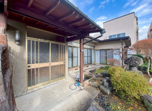 山形市清住町１丁目、中古一戸建ての玄関画像です