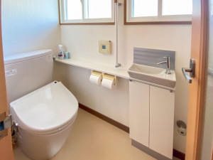 上山市旭町１丁目、中古一戸建てのトイレ画像です