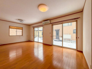 東村山郡山辺町近江、中古一戸建ての居間画像です
