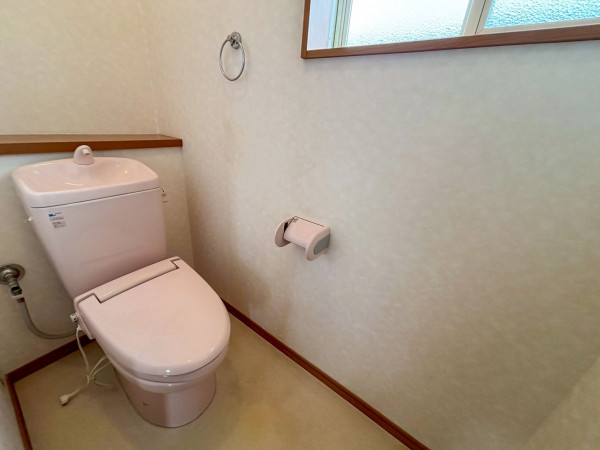 東村山郡山辺町近江、中古一戸建てのトイレ画像です