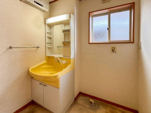東村山郡山辺町近江、中古一戸建ての洗面画像です