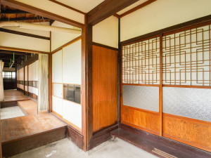 東村山郡山辺町大字大塚、中古一戸建ての玄関画像です