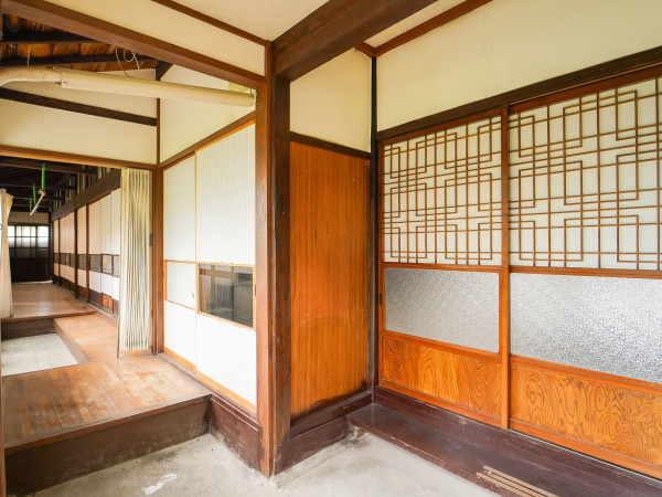 東村山郡山辺町大字大塚、中古一戸建ての玄関画像です