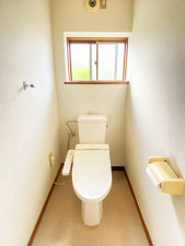 東村山郡山辺町近江、中古一戸建てのトイレ画像です