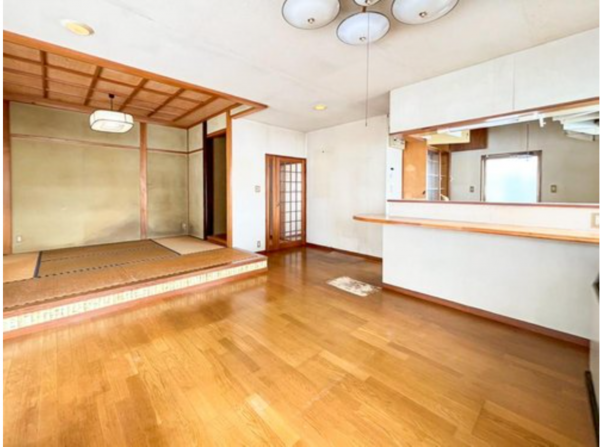 東村山郡山辺町近江、中古一戸建ての居間画像です