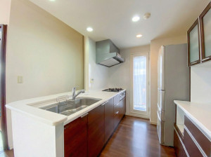 山形市清住町２丁目、中古マンションのキッチン画像です