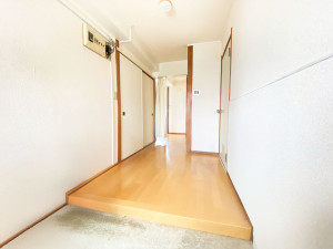 山形市鉄砲町２丁目、中古マンションの玄関画像です