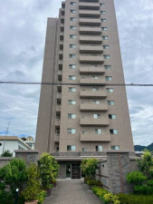 山形市小白川町、中古マンションの外観画像です