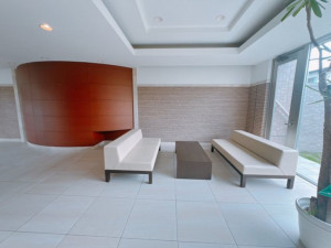 山形市小白川町、中古マンションのエントランス画像です