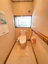 山形市小白川町、中古一戸建てのトイレ画像です