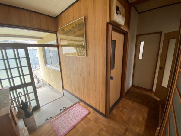 山形市千歳１丁目、収益物件/住宅の玄関画像です
