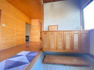 山形市緑町２丁目、中古一戸建ての玄関画像です