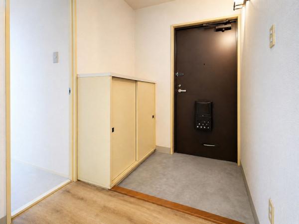 山形市木の実町、中古マンションの玄関画像です