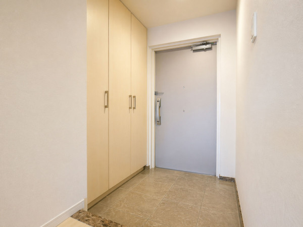 山形市高堂１丁目、中古マンションの玄関画像です