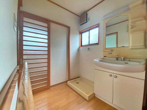 山形市吉原２丁目、中古一戸建ての洗面画像です