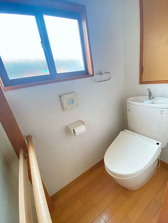 山形市吉原２丁目、中古一戸建てのトイレ画像です