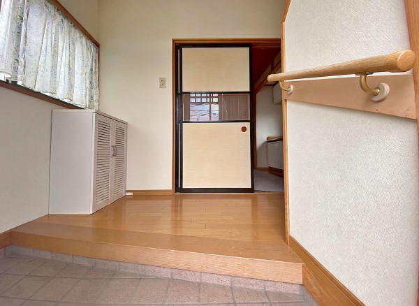 山形市吉原２丁目、中古一戸建ての玄関画像です