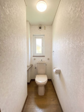山形市小白川町、中古一戸建てのトイレ画像です