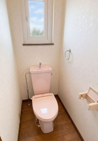 山形市小白川町、中古一戸建てのトイレ画像です