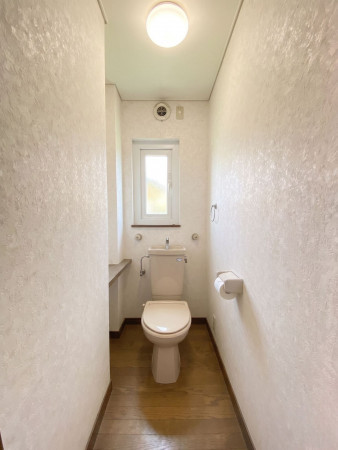山形市小白川町、中古一戸建てのトイレ画像です