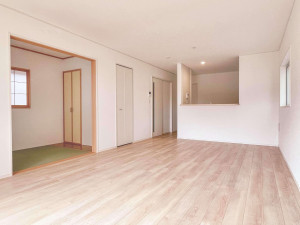 寒河江市新山１丁目、新築一戸建ての居間画像です