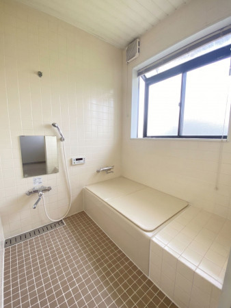 山形市蔵王成沢、中古一戸建ての風呂画像です