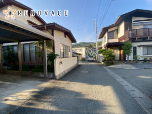 山形市小白川町、中古一戸建ての前面道路を含む現地写真画像です