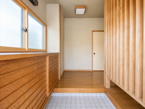 山形市小白川町、中古一戸建ての玄関画像です