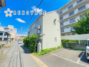 山形市香澄町２丁目、収益物件/アパートの前面道路を含む現地写真画像です