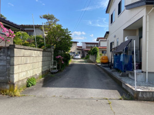 寒河江市大字寒河江、土地の前面道路を含む現地写真画像です