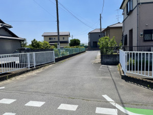 熊谷市上之、土地の前面道路を含む現地写真画像です