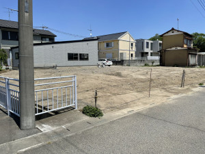 熊谷市上之、土地の前面道路を含む現地写真画像です
