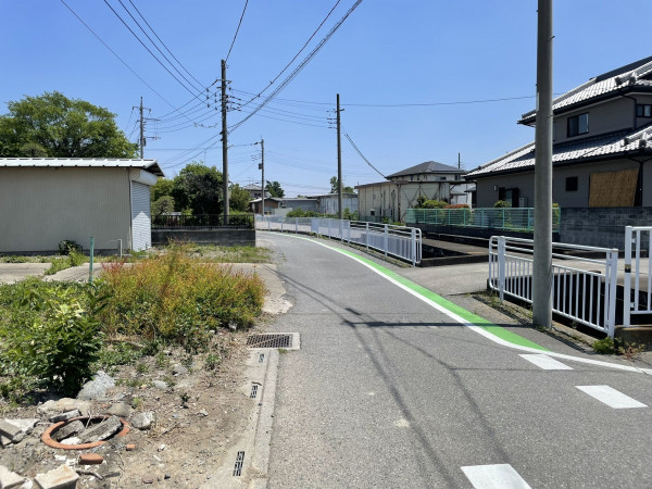 熊谷市上之、土地の前面道路を含む現地写真画像です