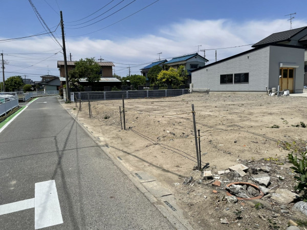 熊谷市上之、土地の前面道路を含む現地写真画像です