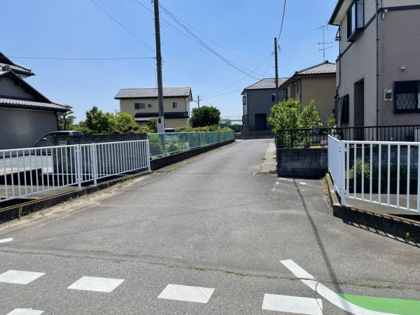 熊谷市上之、土地の前面道路を含む現地写真画像です