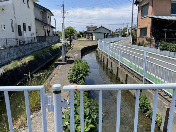 熊谷市上之、土地の前面道路を含む現地写真画像です