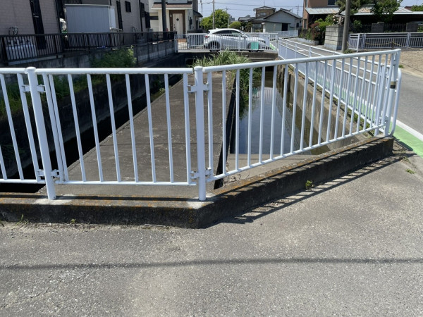 熊谷市上之、土地の前面道路を含む現地写真画像です