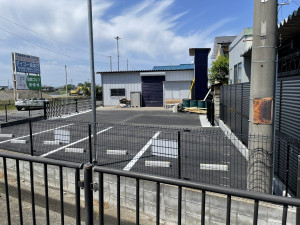 熊谷市柿沼、土地の前面道路を含む現地写真画像です