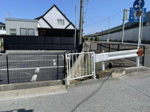 熊谷市柿沼、土地の前面道路を含む現地写真画像です