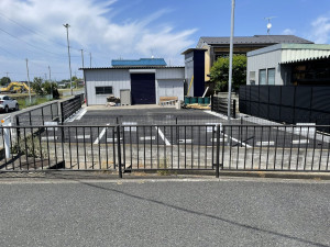 熊谷市柿沼、土地の前面道路を含む現地写真画像です