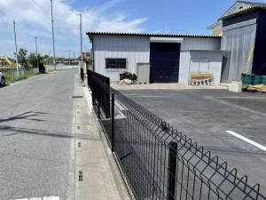 熊谷市柿沼、土地の前面道路を含む現地写真画像です