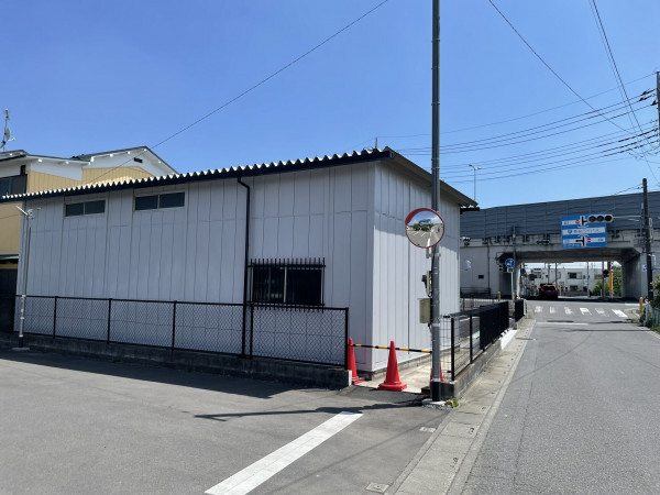 熊谷市柿沼、土地の前面道路を含む現地写真画像です