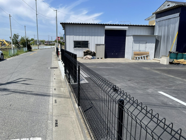 熊谷市柿沼、土地の前面道路を含む現地写真画像です