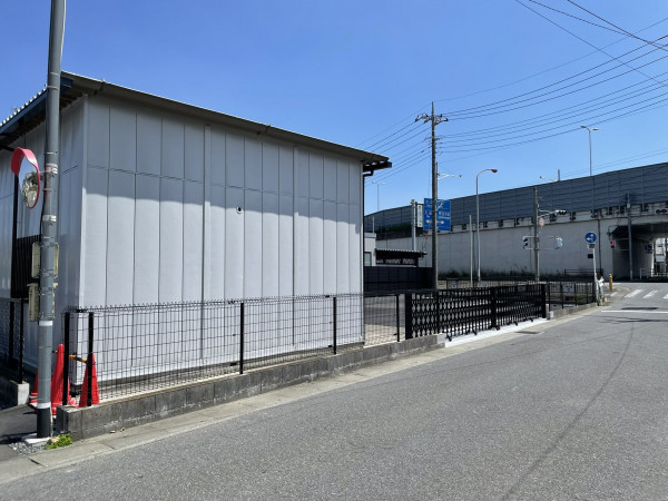 熊谷市柿沼、土地の前面道路を含む現地写真画像です