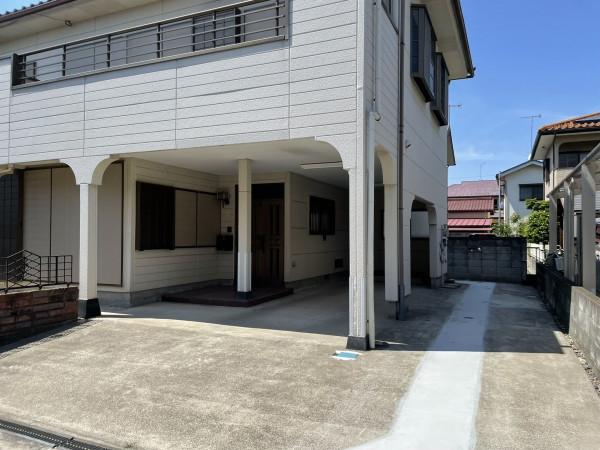 熊谷市広瀬、中古一戸建ての駐車場画像です